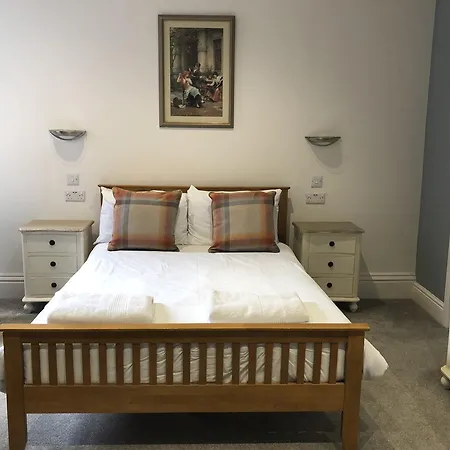 Corra Lynn Couette-café 4*