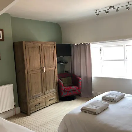 Corra Lynn 4*