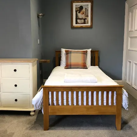 Corra Lynn 4* Whitby