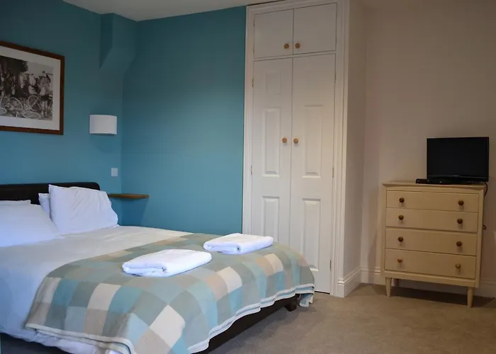 Corra Lynn 4* Whitby